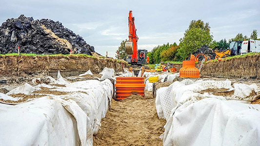 Primer ugradnje geotekstila za separaciju u rovu cevovoda